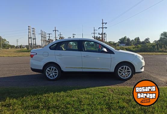 Autos - Fiat Grand Siena 2014 Nafta 140000Km - En Venta