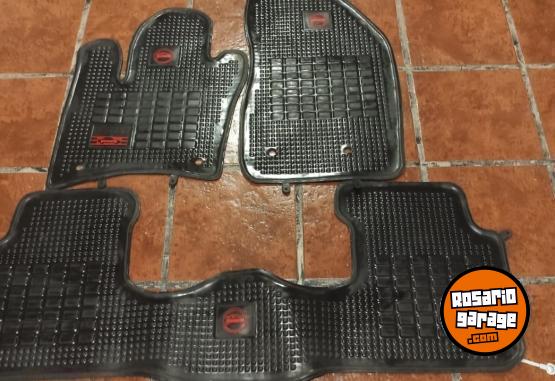 Accesorios para Autos - Cubre Alfombras Fiat TORO - En Venta