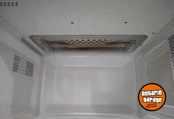 Hogar - Horno Microondas BGH Quick Chef 23 Litros c/ Grill - En Venta