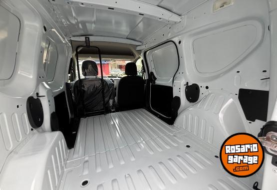 Utilitarios - Renault 1.6 EXPRESS NAFTA 2025 Nafta 0Km - En Venta