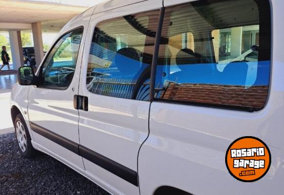 Utilitarios - Peugeot partener patagonica 2017 Nafta 100000Km - En Venta