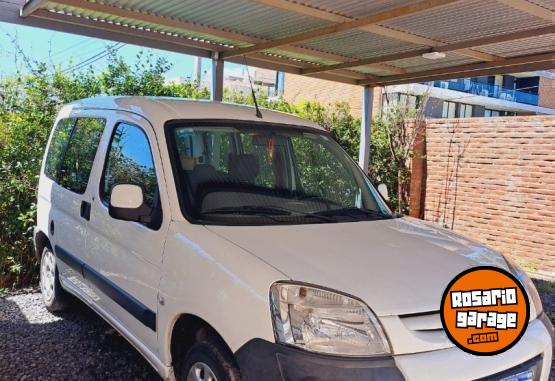 Utilitarios - Peugeot partener patagonica 2017 Nafta 100000Km - En Venta