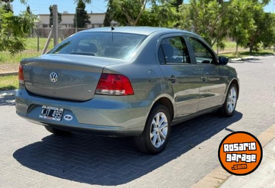 Autos - Volkswagen Voyage 1.6 Highline 2011 Nafta 135000Km - En Venta