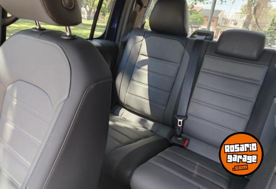Camionetas - Volkswagen AMAROK V6 HIGHLINE 2024 Diesel 8000Km - En Venta