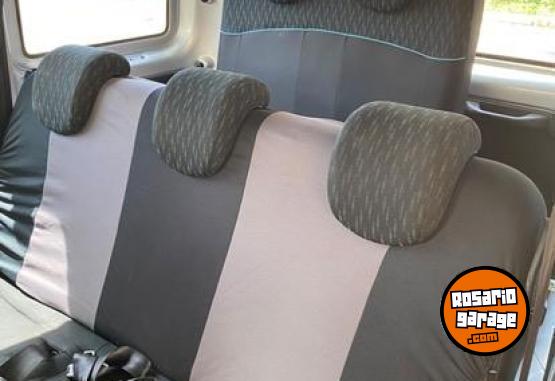 Utilitarios - Renault Kangoo 2015 GNC 284000Km - En Venta