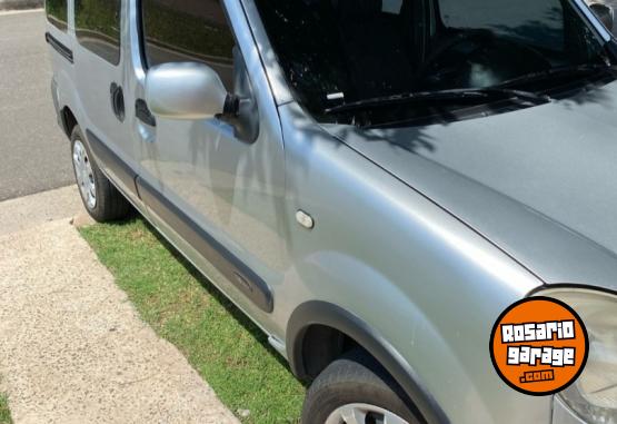 Utilitarios - Renault Kangoo 2015 GNC 284000Km - En Venta