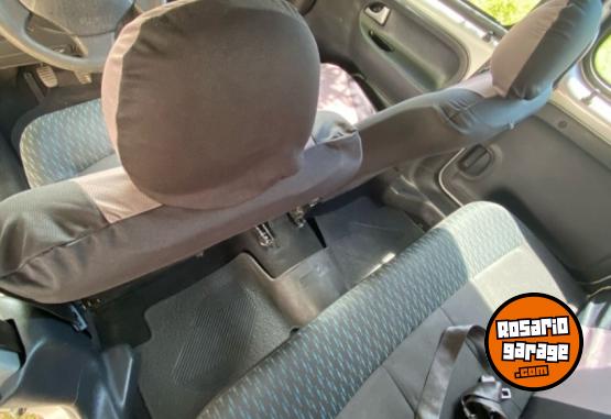 Utilitarios - Renault Kangoo 2015 GNC 284000Km - En Venta