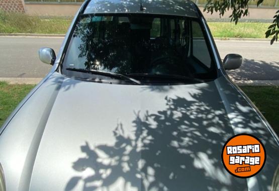 Utilitarios - Renault Kangoo 2015 GNC 284000Km - En Venta