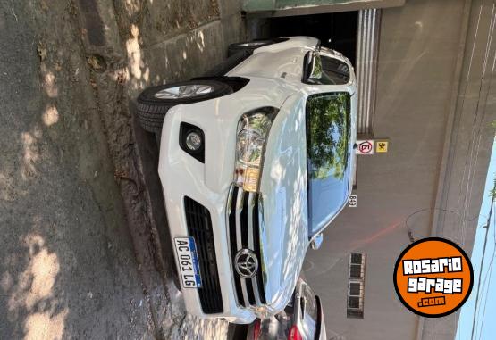Camionetas - Toyota Hilux 2017 Diesel 82000Km - En Venta