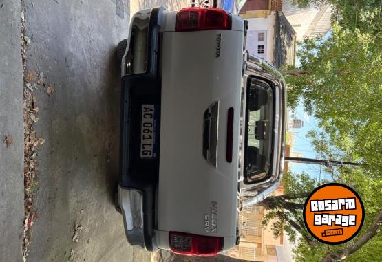 Camionetas - Toyota Hilux 2017 Diesel 82000Km - En Venta