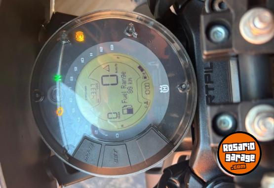 Motos - Husqvarna Svartpilen 401 2022 Nafta 4300Km - En Venta