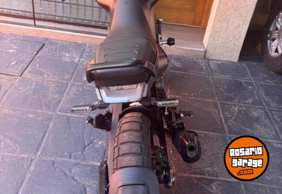 Motos - Husqvarna Svartpilen 401 2022 Nafta 4300Km - En Venta