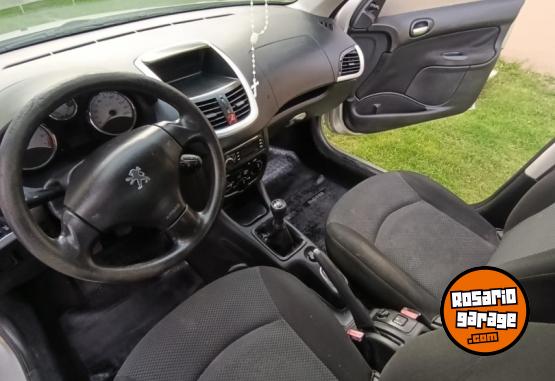 Autos - Peugeot 207 compact 2012 Nafta 142000Km - En Venta