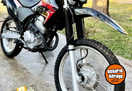 Motos - Honda TORNADO 2022 Nafta 6000Km - En Venta