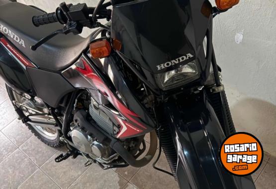 Motos - Honda Tornado 2022 Nafta 6000Km - En Venta