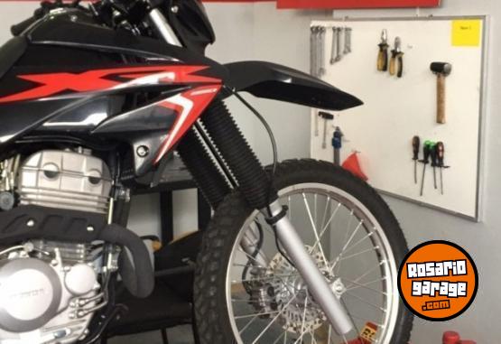 Motos - Honda Tornado 2022 Nafta 6000Km - En Venta