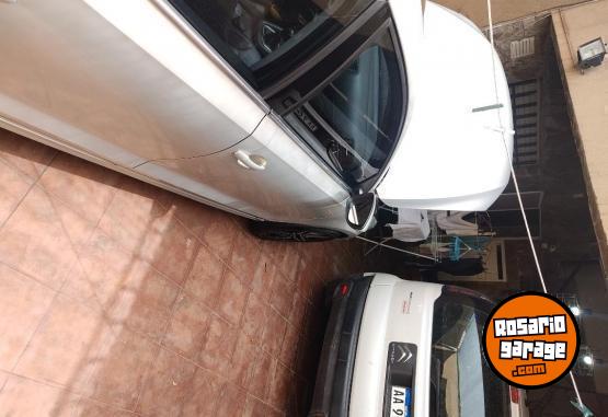 Autos - Volkswagen Vento 2011 Nafta 113700Km - En Venta