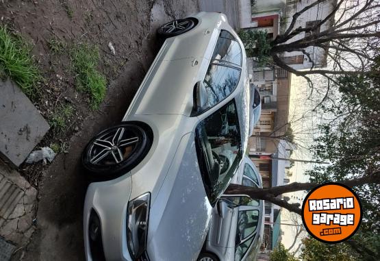 Autos - Volkswagen Vento 2011 Nafta 118800Km - En Venta