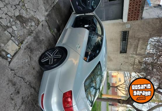 Autos - Volkswagen Vento 2011 Nafta 118800Km - En Venta