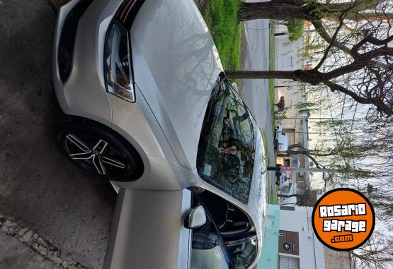 Autos - Volkswagen Vento 2011 Nafta 118800Km - En Venta