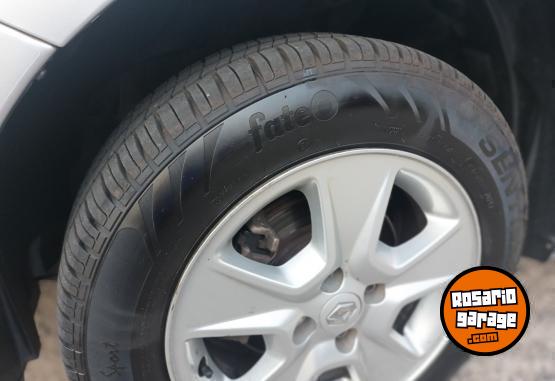 Autos - Renault Logan 2 privillege plus 2019 Nafta 99000Km - En Venta