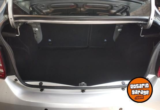 Autos - Renault Logan 2 privillege plus 2019 Nafta 99000Km - En Venta