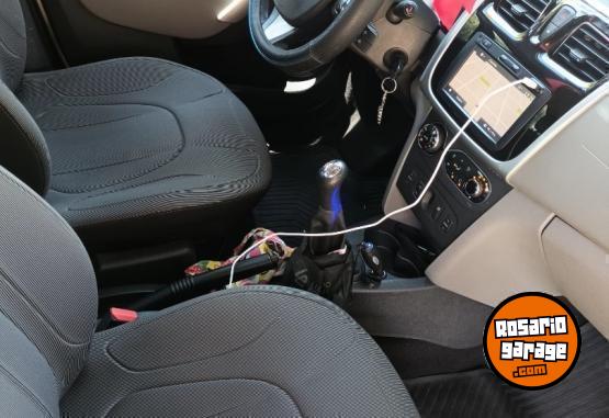 Autos - Renault Logan 2 privillege plus 2019 Nafta 99000Km - En Venta