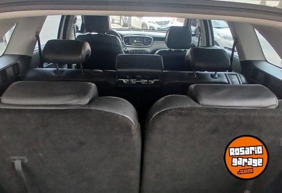 Camionetas - Kia Sorento 7 asientos 2017 Diesel 209000Km - En Venta