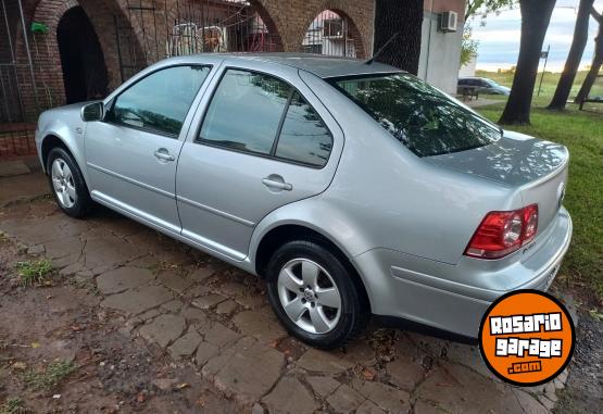 Autos - Volkswagen Bora 2010 GNC 122000Km - En Venta