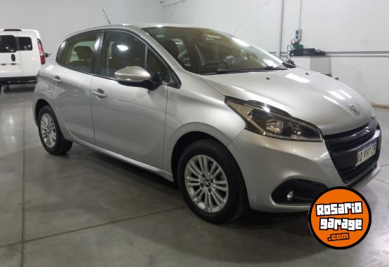 Autos - Peugeot 208 2019 Nafta 80000Km - En Venta