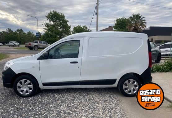 Utilitarios - Renault Kangoo Express Confort 2023 Nafta 24000Km - En Venta