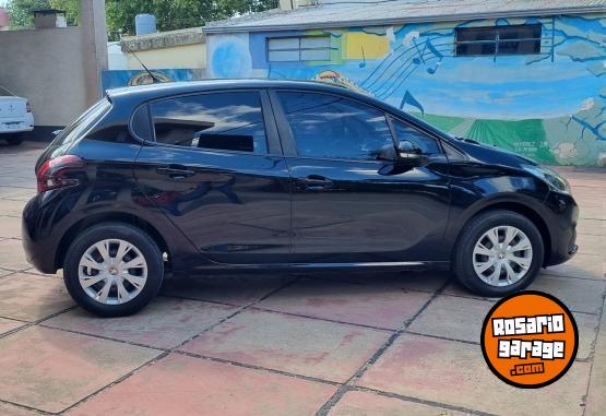 Autos - Peugeot 208 active 1.5N 2017 Nafta 115000Km - En Venta