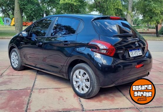 Autos - Peugeot 208 active 1.5N 2017 Nafta 115000Km - En Venta