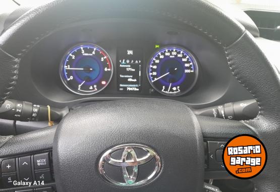 Camionetas - Toyota Hilux srv 2018 Diesel 84968Km - En Venta