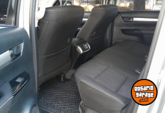 Camionetas - Toyota Hilux srv 2018 Diesel 84968Km - En Venta