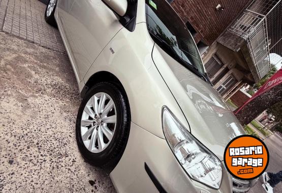 Autos - Toyota Corolla SEG 2012 Nafta 140000Km - En Venta