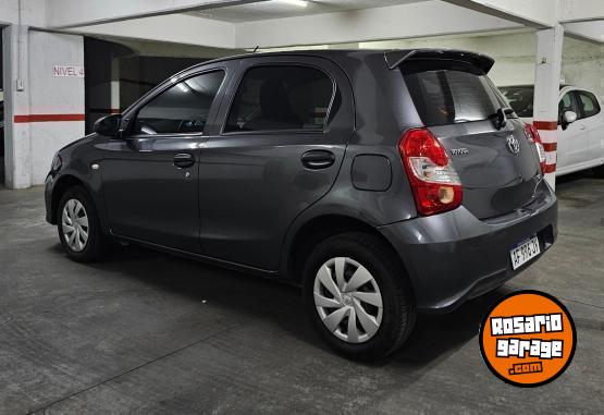 Autos - Toyota Etios X 2023 Nafta 28652Km - En Venta