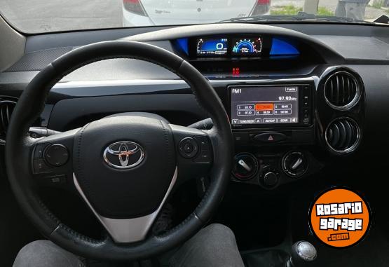 Autos - Toyota Etios 2016 Nafta 140000Km - En Venta