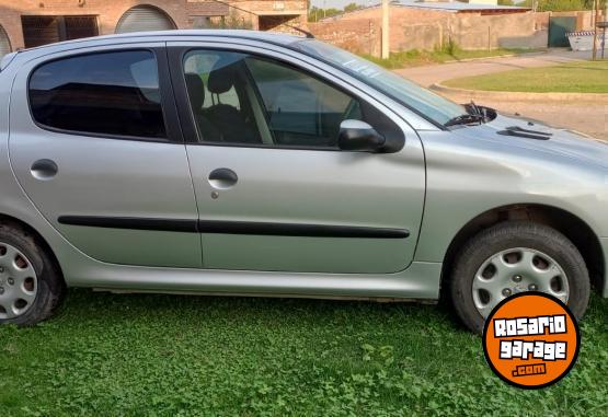 Autos - Peugeot 206 2011 Nafta 221000Km - En Venta