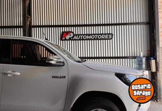 Camionetas - Toyota Hilux srv 2017 Nafta 192000Km - En Venta