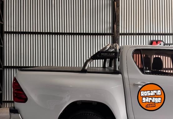 Camionetas - Toyota Hilux srv 2017 Nafta 192000Km - En Venta