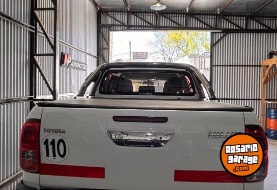 Camionetas - Toyota Hilux srv 2017 Nafta 192000Km - En Venta