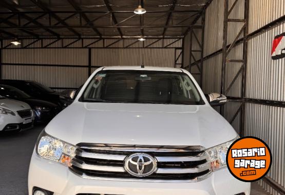 Camionetas - Toyota Hilux srv 2017 Nafta 192000Km - En Venta