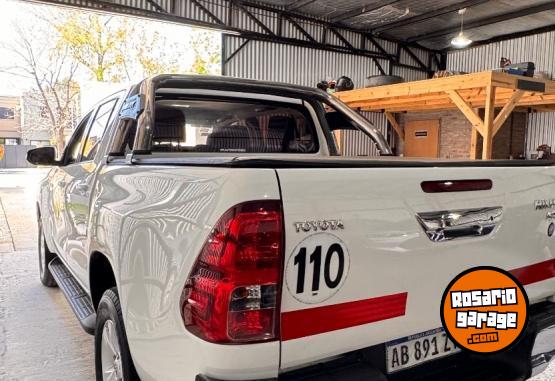 Camionetas - Toyota Hilux srv 2017 Nafta 192000Km - En Venta