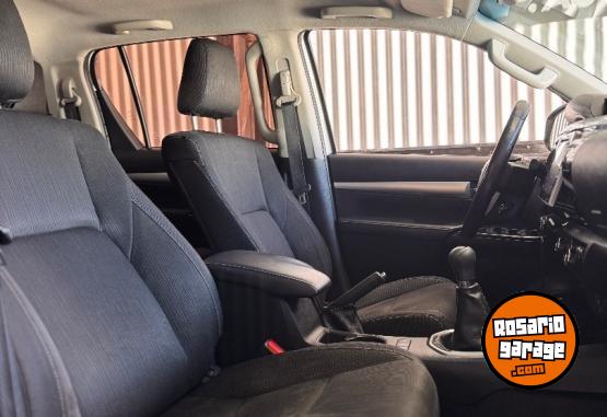 Camionetas - Toyota Hilux srv 2017 Nafta 192000Km - En Venta