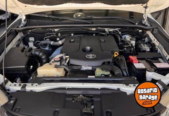 Camionetas - Toyota Hilux srv 2017 Nafta 192000Km - En Venta
