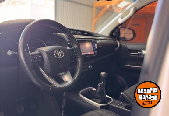 Camionetas - Toyota Hilux srv 2017 Nafta 192000Km - En Venta