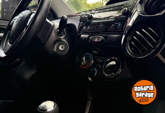 Autos - Toyota Etios x 2022 Nafta 45000Km - En Venta