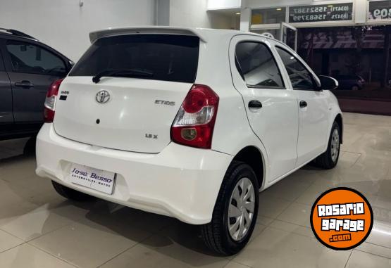 Autos - Toyota ETIOS 2021 Nafta 70000Km - En Venta