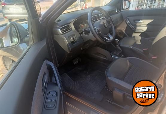 Camionetas - Renault Duster Iconic 2023 Nafta 66000Km - En Venta